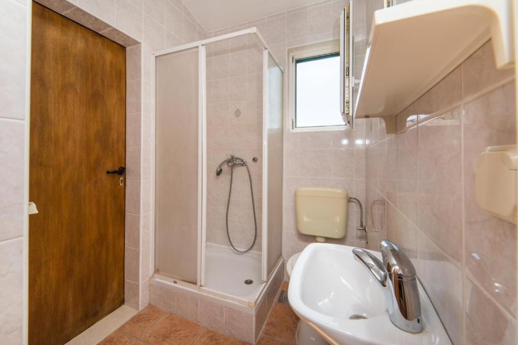 Apartments Slavena Gradac  Eksteriør bilde